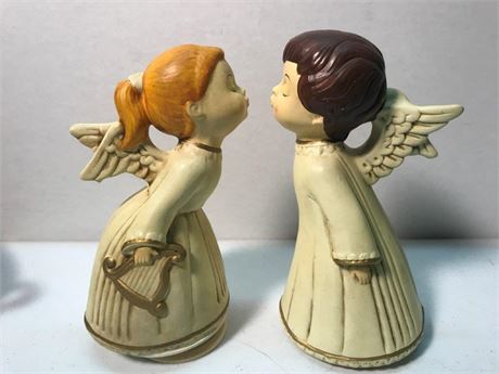 2 Kissing Angels (1 Musical, 1 Statue)