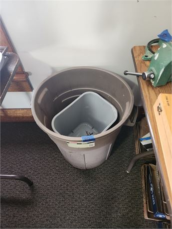 2 Trash Cans