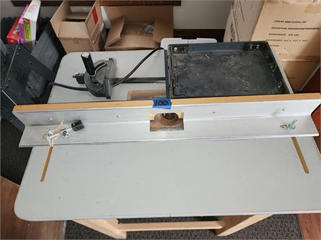 Router Table with Hitachi Router