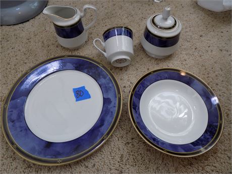 RetroneU Fine China, Blue Garland 3075 Set