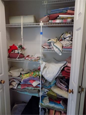 Misc Closet Lot, Towels, Blankets, Table Clothes