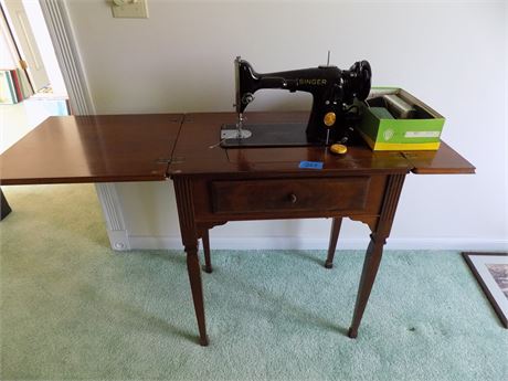 Vintage Singer Sewing machine with Sewing Table