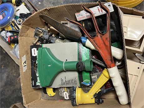 Flat of Misc Garden Sprayers