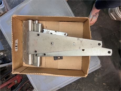 Very large hinges