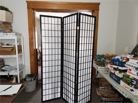 Room dividing screen