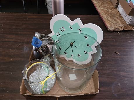 Household flat: clock, vase, bowl