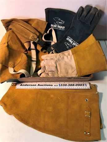 Flat of Gloves, Apron & Protective Gear