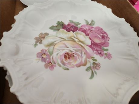 Faust Heirloom 4 plates, 1 cup and saucer