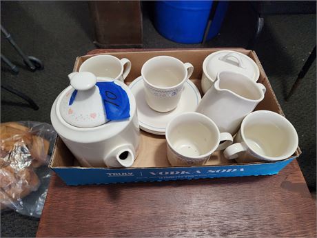 Corning Tea Set 4 cups & saucers, sugar, cream, and tea pot