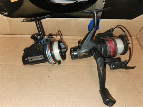 2 fishing reels
