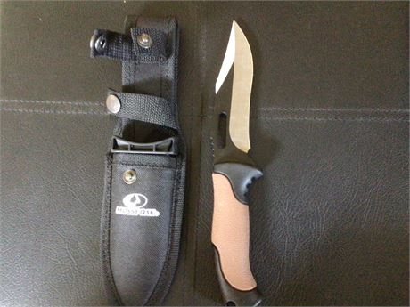 One Mossy Oak Hunting Knife