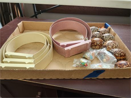 Ornament Kits & Displays