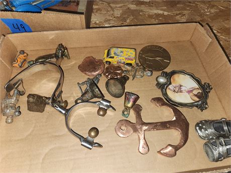Mixed lot of metal things