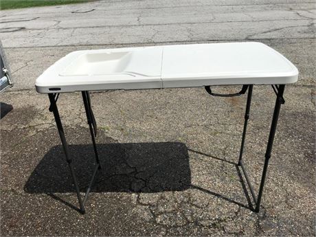 Lifetime Fillet Fold-Up Table