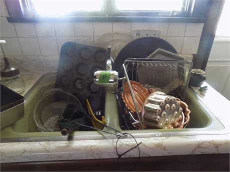 Kitchen Pans Lot