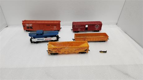HO Scale Train Cars