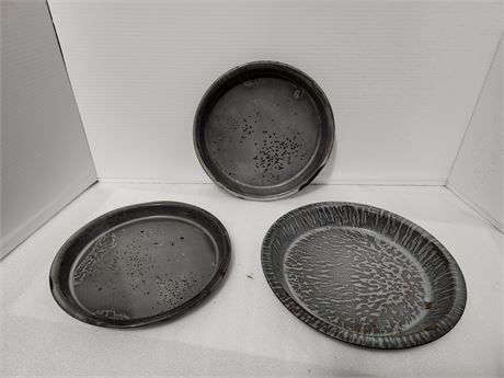 3 enamel plates