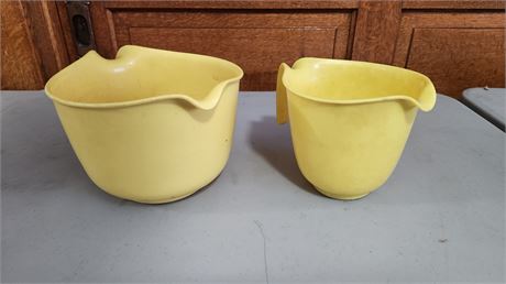 2 yellow Pitchers