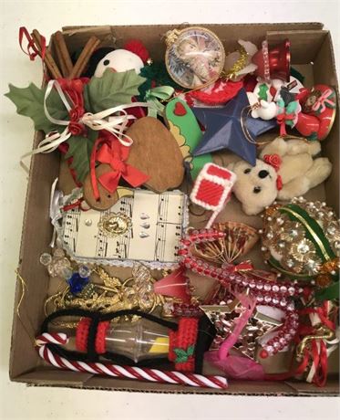 Flat of Christmas Ornaments (#2)