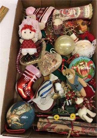 Flat of Christmas Ornaments (#3)