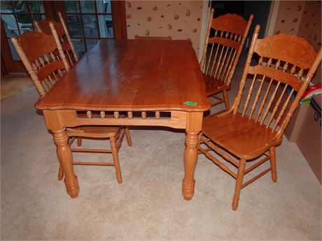 Nice Oak Table with 4 Chairs