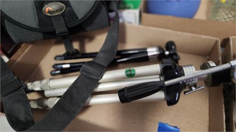 2 Tripods and bag