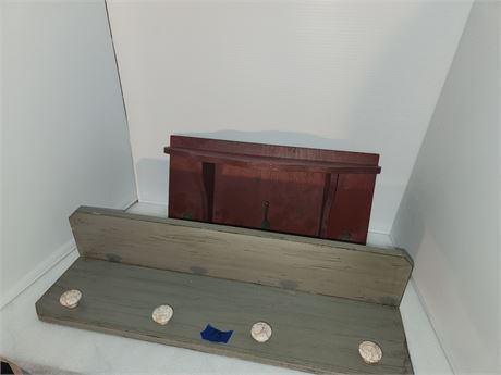 2 Shelves