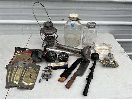 Misc Lot, Knives, Compas, Lantern