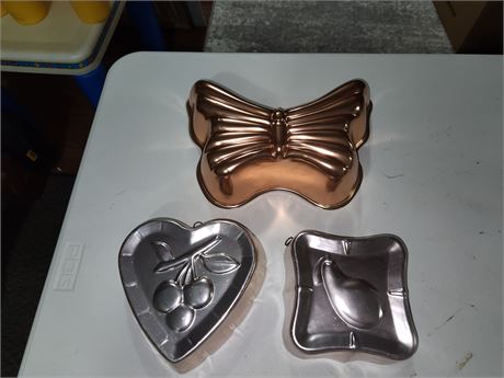 3 Cake Pans