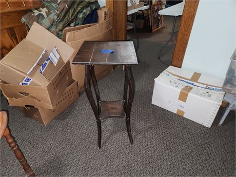 Small Table Leg Needs Repaired 30" Tall