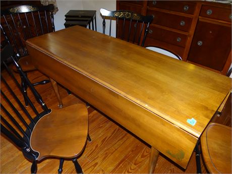 Hitchcock Table and Chairs- Super Nice