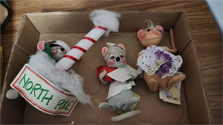 Vintage Annalee Collectable Dolls