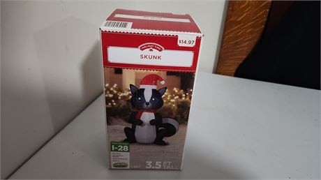 Holiday Time skunk 3.5 FT Tall & Christmas Classics DVD Collection