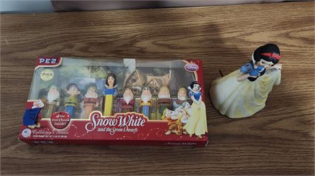Snow white Pez Set & Snow White Bank