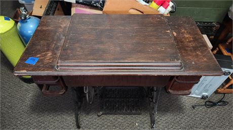 Vintage Singer Sewing Machine Cabinet
