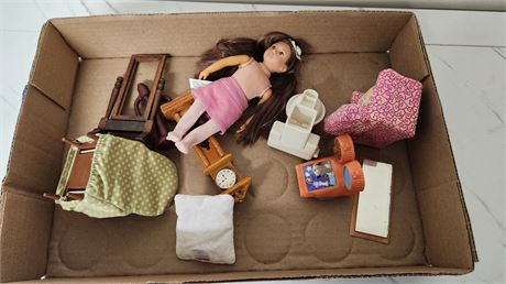 Small Doll & Doll House Furniture