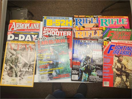 26 Issues of military and shooting magazines
