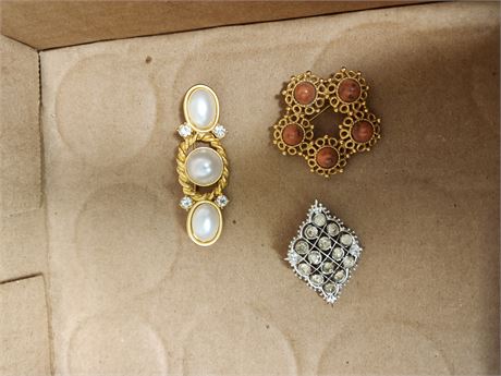 Lot Of Brooches