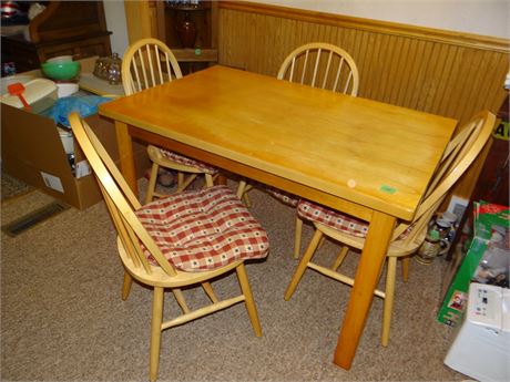 Nice Kitchen Table and Chairs