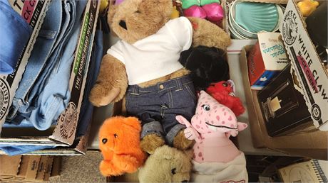 Lot Of Stuffed Animals & Toys