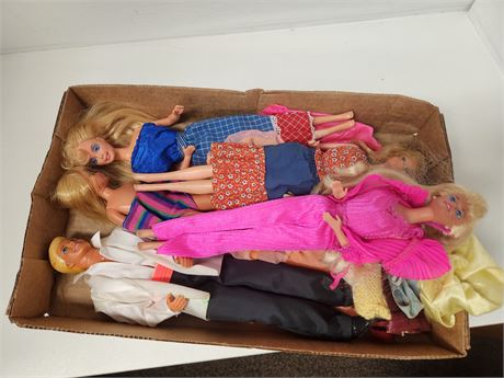Lot of vintage barbies