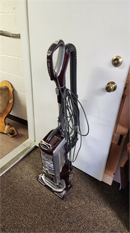 Shark Corded Vacuum. TESTED & WORKS