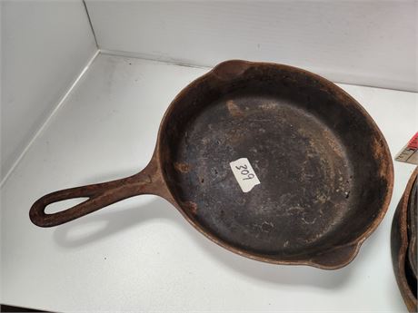 Griswold 9 Inch Cast Iron skillet