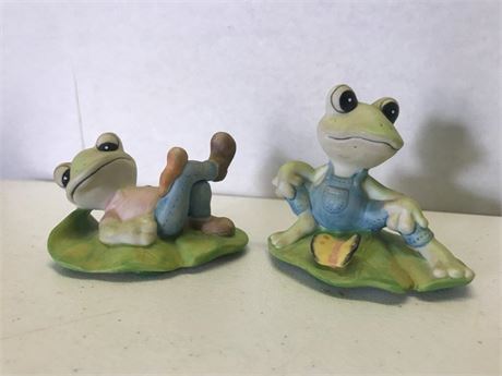2 Homco Frogs