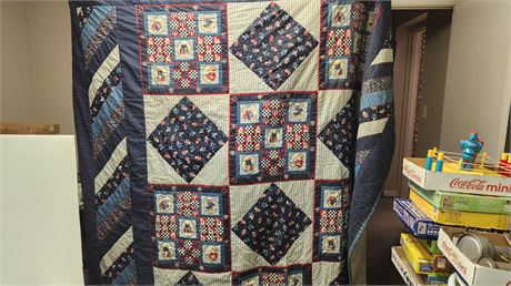 Large Heavy Quilt. Very Pretty & In Good Condition