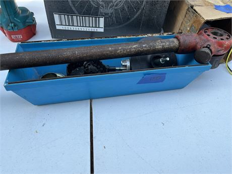 Pipe Threading Tool