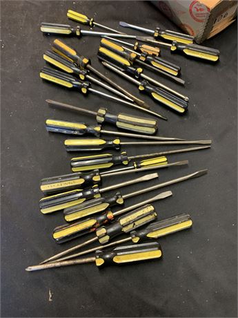 24 piece screwdriver Lot