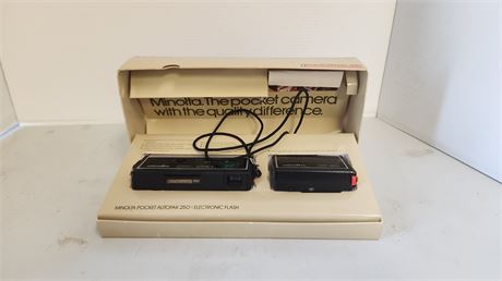 Minolta Pocket AutoPak 250 & Minolta Autopak Flash 25 & Box