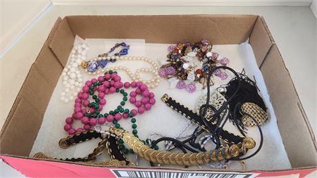 L:ot Of Jewelry