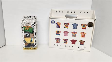 Looney Toon Socks & Tie Dye Kit
